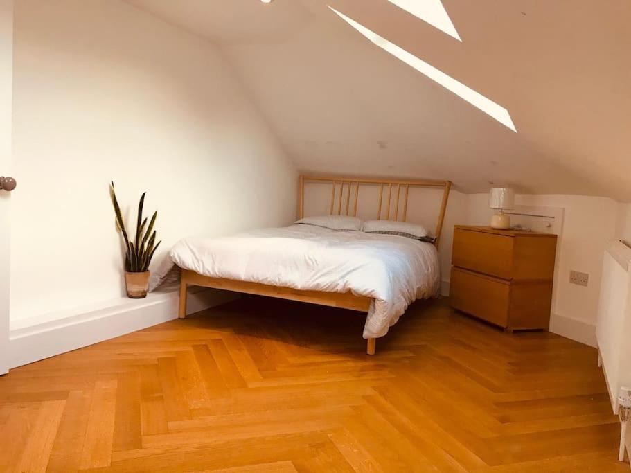 Apartamento Stylish New Listing! Free Parking, Trendy Location Londres